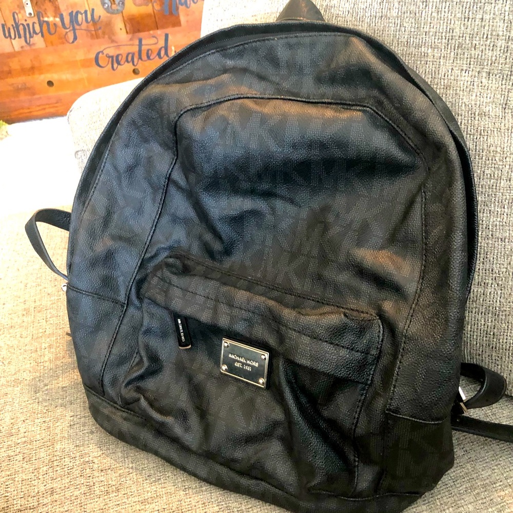 Black leather Michael Kors backpack! 🔥🔥